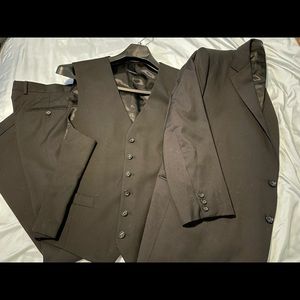 Men’s black Stafford wool 3-piece suit